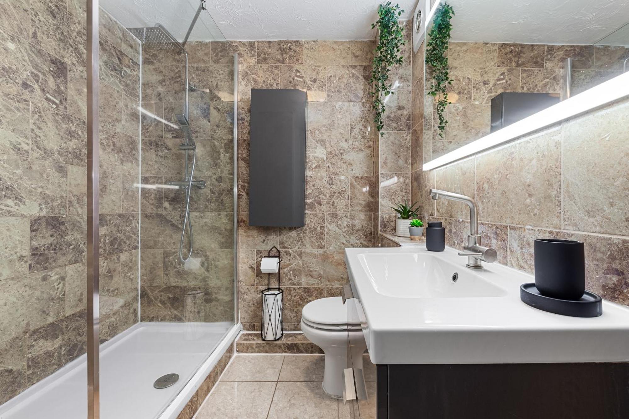 Quirky Canary 2Bed, Free Parking, Smart Tv & Games Londra Dış mekan fotoğraf